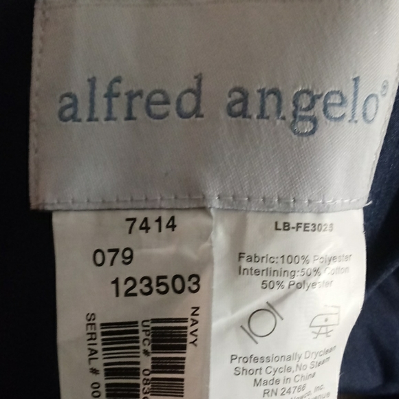 Gown - Picture 7 of 8